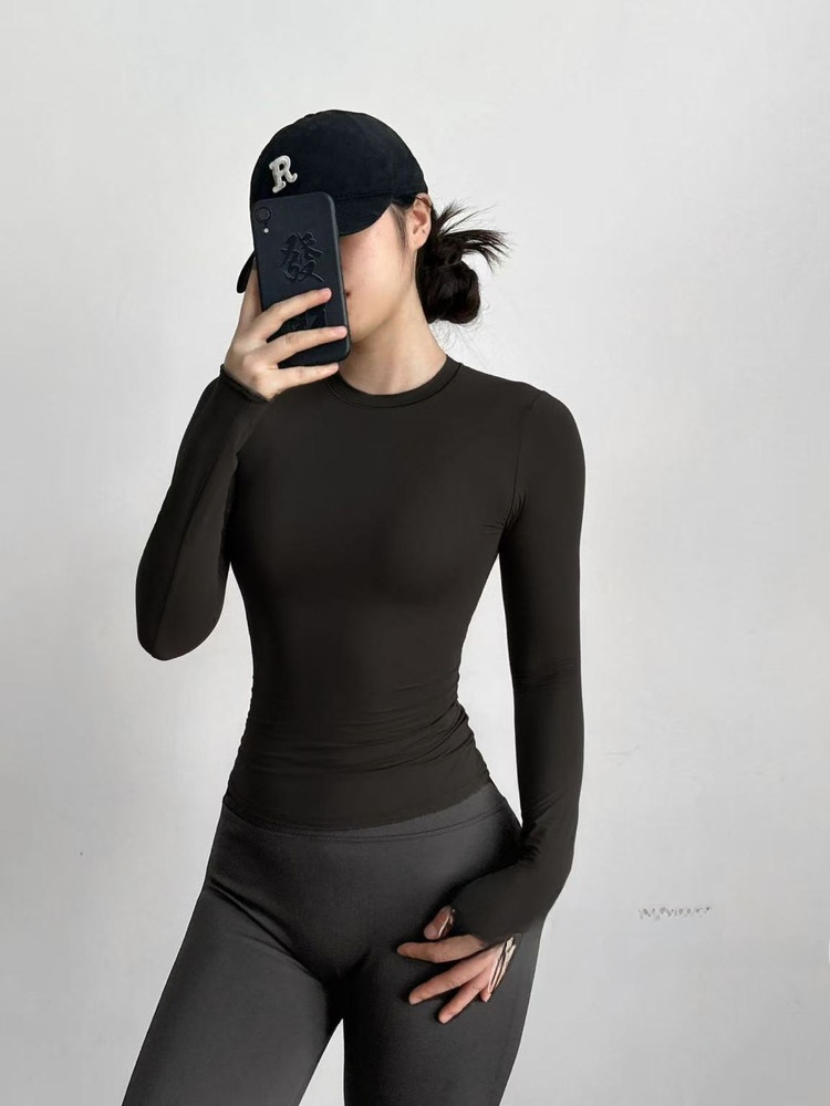 Yoga Fitness Girl - Dopasowana koszulka sportowa z długim rękawem